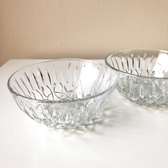 Set of 2 Clear Glass Bowls Vintage 6” Diameter Salad Dessert Intricate Pattern - Picture 5 of 8